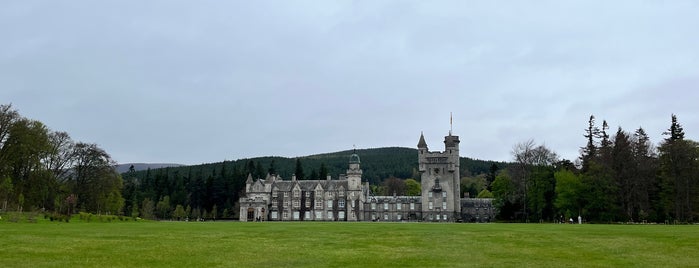 Balmoral Castle is one of Schottland.