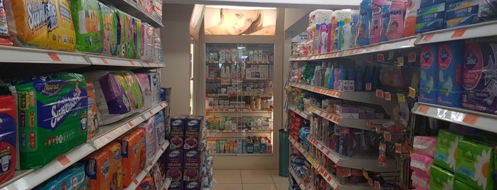 Farmacia guadalajara is one of Tempat yang Disukai Adolfo.