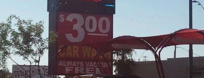 $3 Car Wash is one of Orte, die T gefallen.