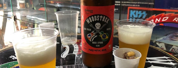 Woodstock Rock Shop is one of สถานที่ที่บันทึกไว้ของ Claudio.