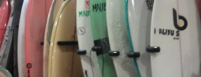 Malibu's Surf Shop is one of Tempat yang Disukai Jason.