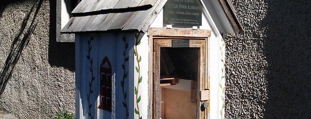 The Red Doors Community Center is one of Lieux qui ont plu à Ronnie.