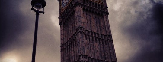 Big Ben (Torre Elisabeth) is one of 69 Top London Locations.