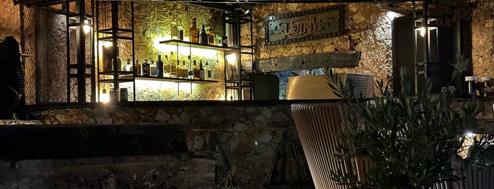 Liotrivi Cafe Club is one of Grecce.