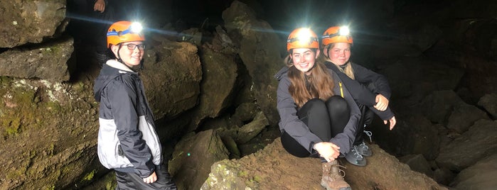 Leiðarendi cave is one of CJさんのお気に入りスポット.