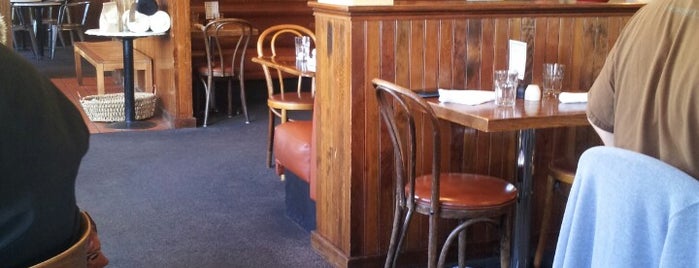 Station House Cafe is one of Lugares favoritos de Bridget.