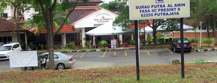 Surau Putra al-Amin is one of Orte, die Muhammad gefallen.