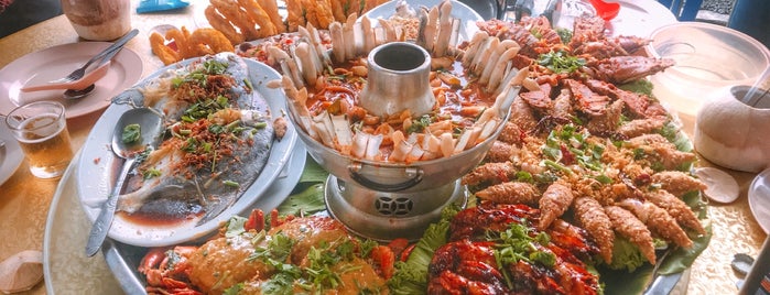 Hai Yong Seafood Restaurant is one of Perak.