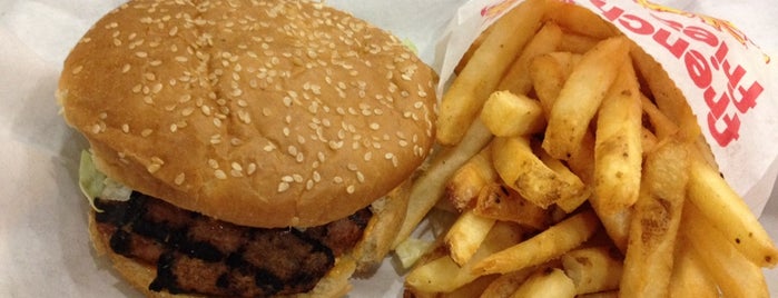 Busy Burger is one of Lugares favoritos de George.