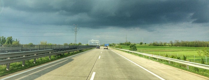 M31 autópálya is one of Hungarian roads.