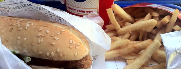 Burger King is one of สถานที่ที่ Ismail ถูกใจ.