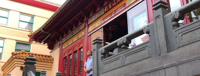 Fo Guang Shan He Hua Tempel is one of Lugares favoritos de Carl.