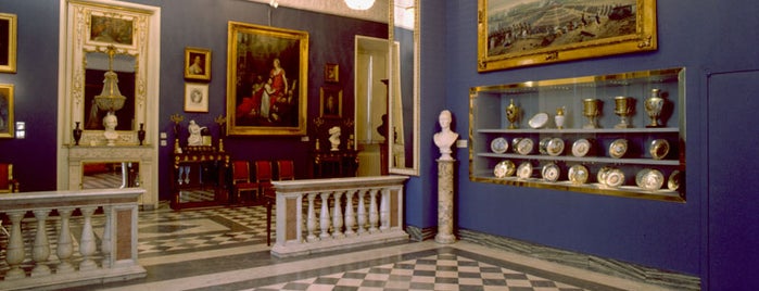 Museo Napoleonico is one of Musei, Punti d'Incontro.