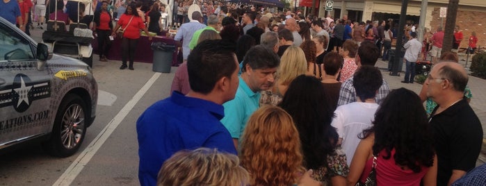 Las Olas Wine And Food Festival is one of Quintessentials.