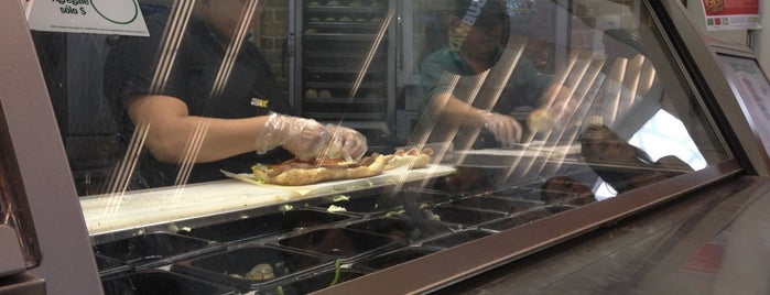 Subway is one of Lugares favoritos de Francisco.