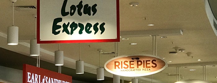 Rise Pies Handcrafted Pizza is one of Locais curtidos por Justin.