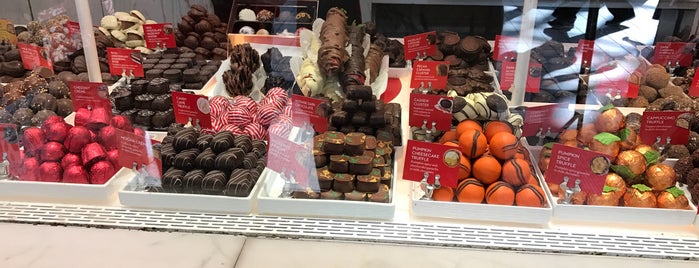 Godiva Chocolatier is one of Tall : понравившиеся места.