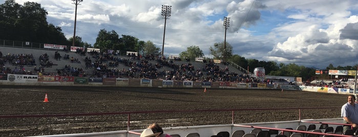 Redding Rodeo Grounds is one of Willさんのお気に入りスポット.