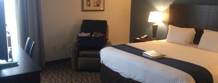 Holiday Inn Express & Suites is one of Tempat yang Disukai Diane.