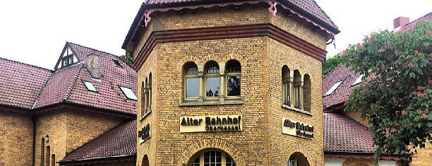 Alter Bahnhof Oberkassel is one of Locais curtidos por Volker.