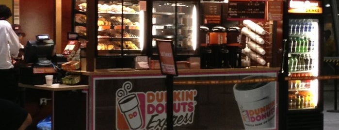 Dunkin' is one of Christianさんのお気に入りスポット.