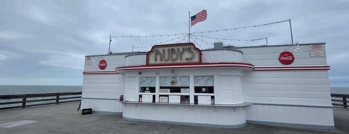Ruby's Diner is one of Tempat yang Disimpan Dav.