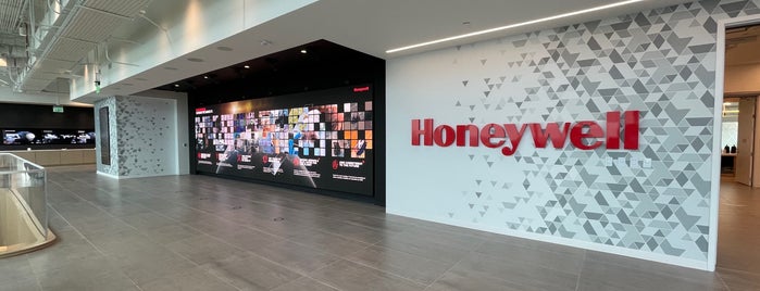 Honeywell HQ is one of Lieux qui ont plu à Lizzie.