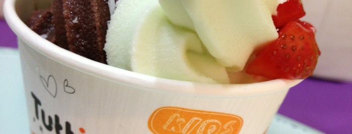 Tutti Frutti Frozen Yogurt is one of Heladerias@Lima.