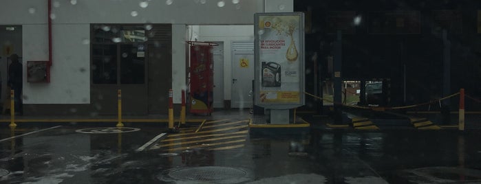 Shell is one of Maruさんのお気に入りスポット.