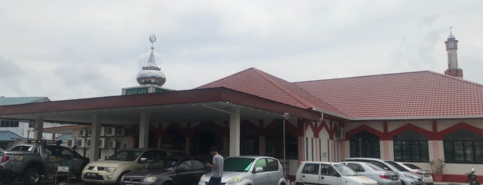 Masjid Darul Amilin is one of Masjid & Surau #5.