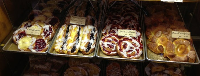 Danish Bakery is one of Locais curtidos por Erika.
