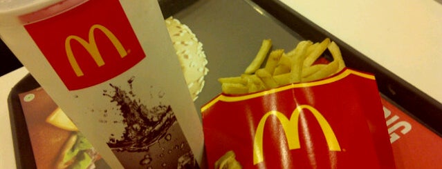 McDonald's & McCafé is one of Tempat makan.