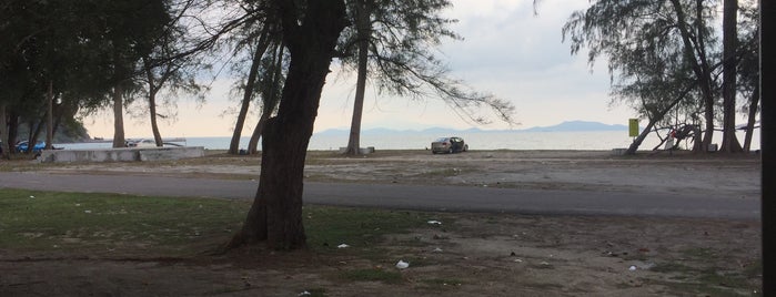 Tanjung Leman Beach is one of ꌅꁲꉣꂑꌚꁴꁲ꒒'ın Beğendiği Mekanlar.