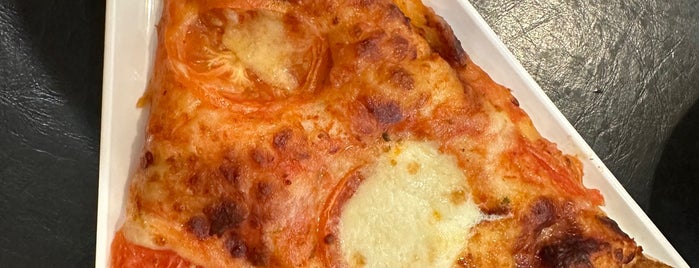 Loui's Signature Pizza is one of Micheenli Guide: Top 70 Around Sentosa, Singapore.