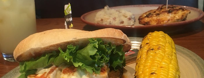 Nando's Peri-Peri is one of Taniaさんのお気に入りスポット.