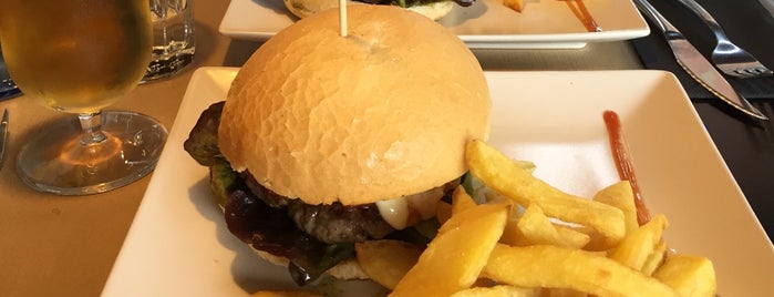 Golden Burger is one of Valladolid, comer, cenar y tapear..