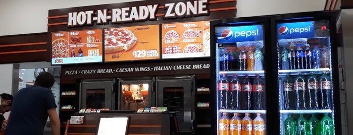 Little Caesar's Pizza is one of สถานที่ที่ Jose antonio ถูกใจ.