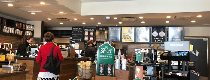 Starbucks is one of สถานที่ที่ Kevin ถูกใจ.