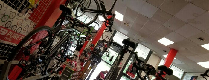 Community Bicycle Supply is one of สถานที่ที่ Jessica ถูกใจ.