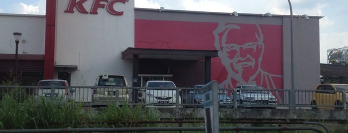 KFC is one of สถานที่ที่ ꌅꁲꉣꂑꌚꁴꁲ꒒ ถูกใจ.