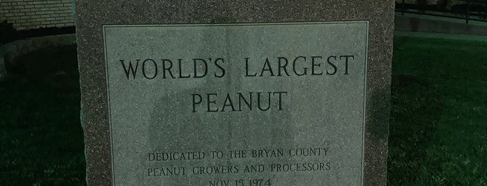 World's Largest Peanut is one of OklaHOMEa Bucket List.