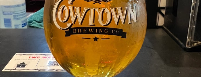 Cowtown Brewing Company is one of Tempat yang Disukai Martin.