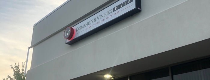 Domenic's & Vinnie's Pizza is one of Mis Lugares.