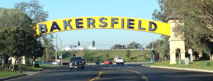 The Bakersfield Sign is one of JULIE : понравившиеся места.