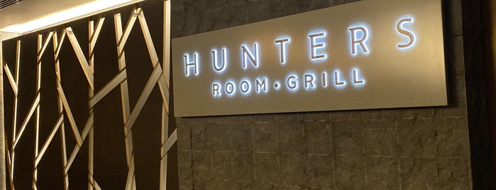 Hunters Room & Grill is one of สถานที่ที่ Yousif ถูกใจ.