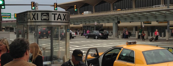 Newark Liberty International Airport (EWR) is one of Dicas de Nova York.