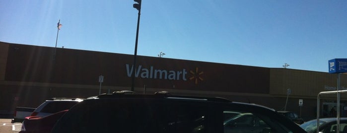 Walmart Supercenter is one of Tempat yang Disukai Emily.