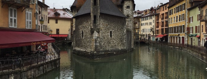Annecy is one of Paris.