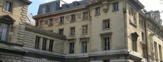 Direction de la Police Judiciaire is one of 1er arrondissement de Paris.