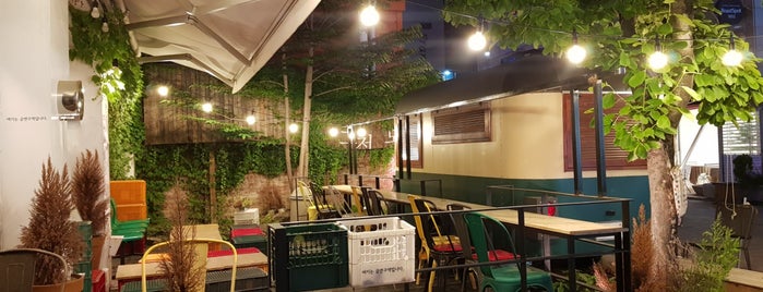 그저 모이기 is one of Must-visit Cafés in Daegu.